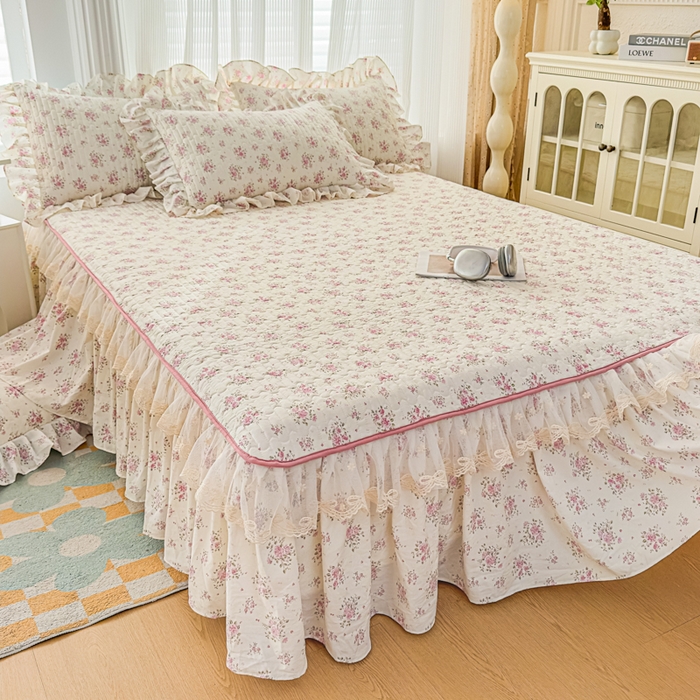 91家纺网 家纺一手货源 找家纺 家之硕家纺 2026新款精仿棉夹棉床裙三件套 多丽粉