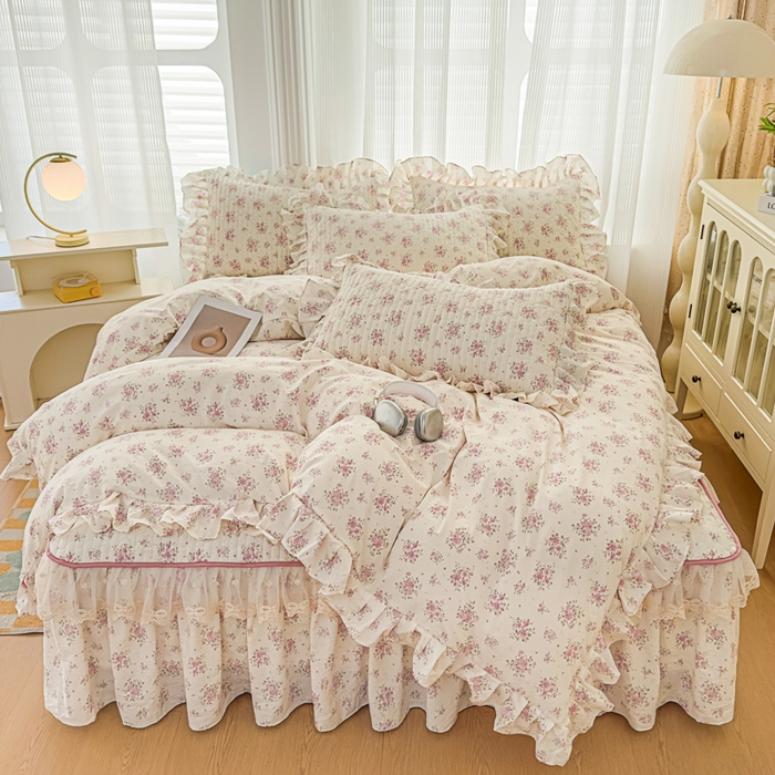 91家纺网 家纺一手货源 找家纺 家之硕家纺 2026新款精仿棉夹棉床裙三件套 多丽粉