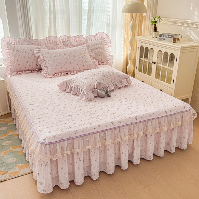 91家纺网 家纺一手货源 找家纺 家之硕家纺 2026新款精仿棉夹棉床裙三件套 花恋