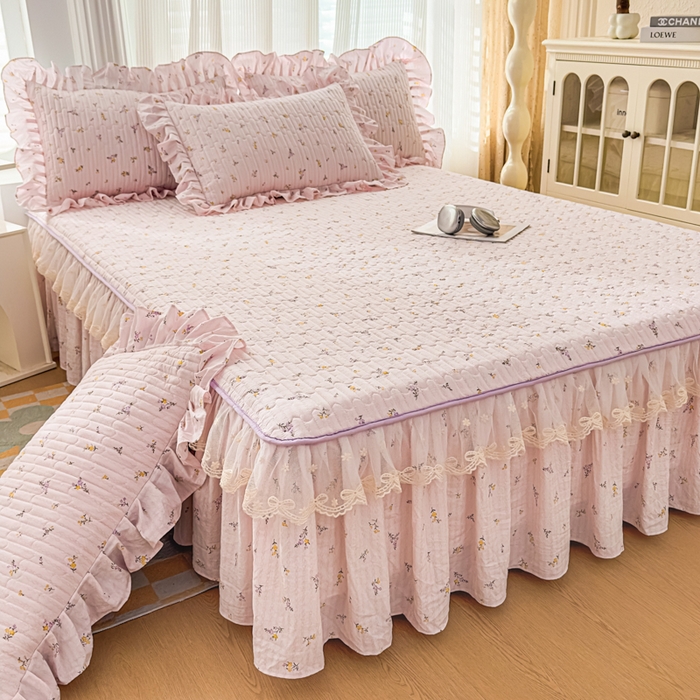 91家纺网 家纺一手货源 找家纺 家之硕家纺 2026新款精仿棉夹棉床裙三件套 花恋