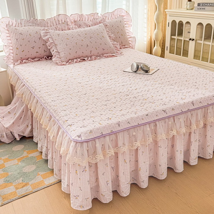 91家纺网 家纺一手货源 找家纺 家之硕家纺 2026新款精仿棉夹棉床裙三件套 花恋