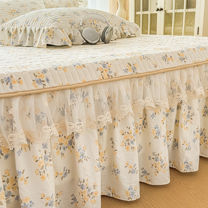 91家纺网 家纺一手货源 找家纺 家之硕家纺 2026新款精仿棉夹棉床裙三件套 甜蜜花园