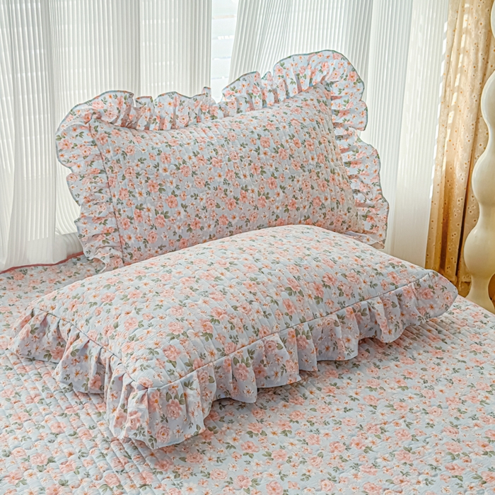 91家纺网 家纺一手货源 找家纺 家之硕家纺 2026新款精仿棉夹棉床裙三件套 遇见浪漫