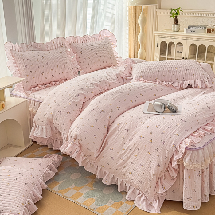 91家纺网 家纺一手货源 找家纺 家之硕家纺 2026新款精仿棉夹棉床裙四件套 花恋