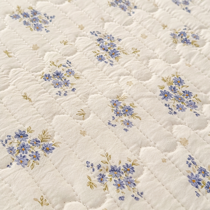 91家纺网 家纺一手货源 找家纺 家之硕家纺 2026新款精仿棉夹棉床裙四件套 漫漫花开