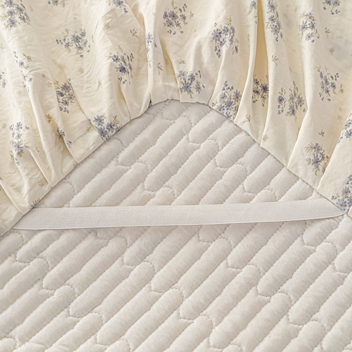 91家纺网 家纺一手货源 找家纺 家之硕家纺 2026新款精仿棉夹棉床裙四件套 漫漫花开