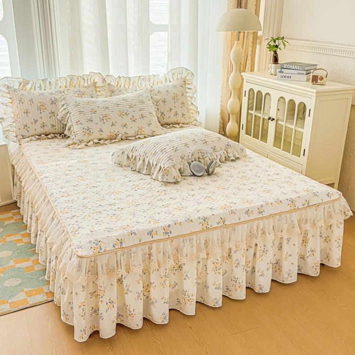 91家纺网 家纺一手货源 找家纺 家之硕家纺 2026新款精仿棉夹棉床裙四件套 甜蜜花园