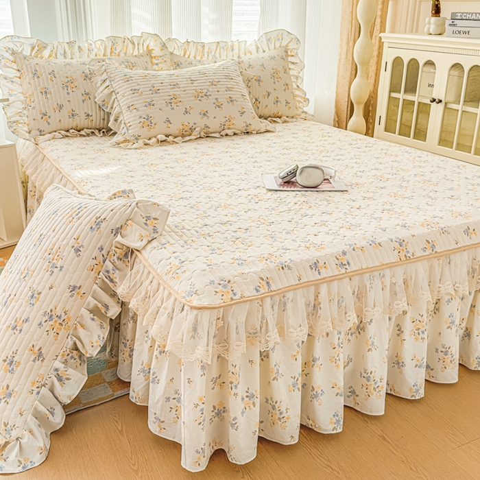 91家纺网 家纺一手货源 找家纺 家之硕家纺 2026新款精仿棉夹棉床裙四件套 甜蜜花园