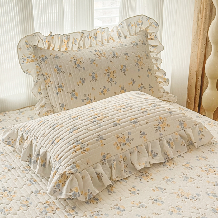 91家纺网 家纺一手货源 找家纺 家之硕家纺 2026新款精仿棉夹棉床裙四件套 甜蜜花园