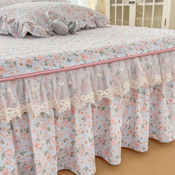 91家纺网 家纺一手货源 找家纺 家之硕家纺 2026新款精仿棉夹棉床裙四件套 遇见浪漫