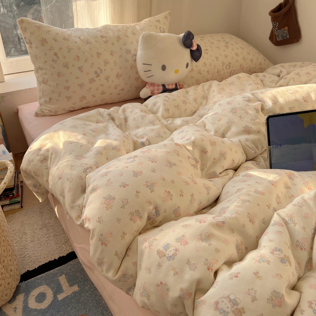 91家纺网 家纺一手货源 找家纺 六巷胡同 2026新款INS博主风卡通A类全棉双层纱四件套 双层纱-花圃萝莉猫