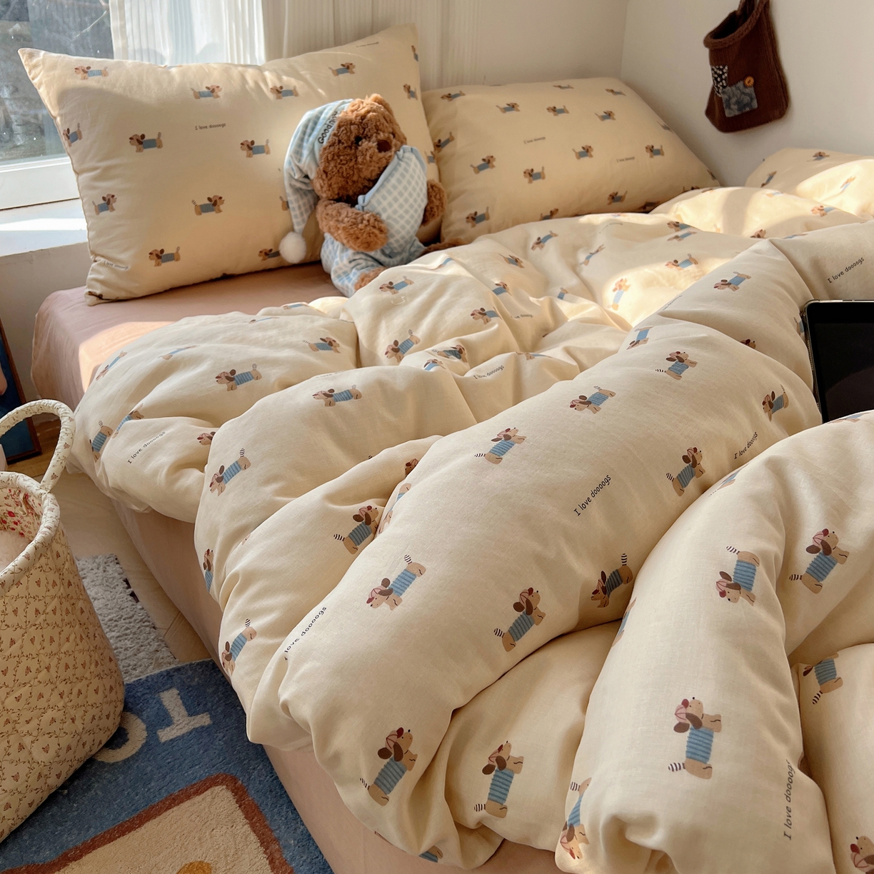 91家纺网 家纺一手货源 找家纺 六巷胡同 2026新款INS博主风卡通A类全棉双层纱四件套 双层纱-贝雷腊肠狗