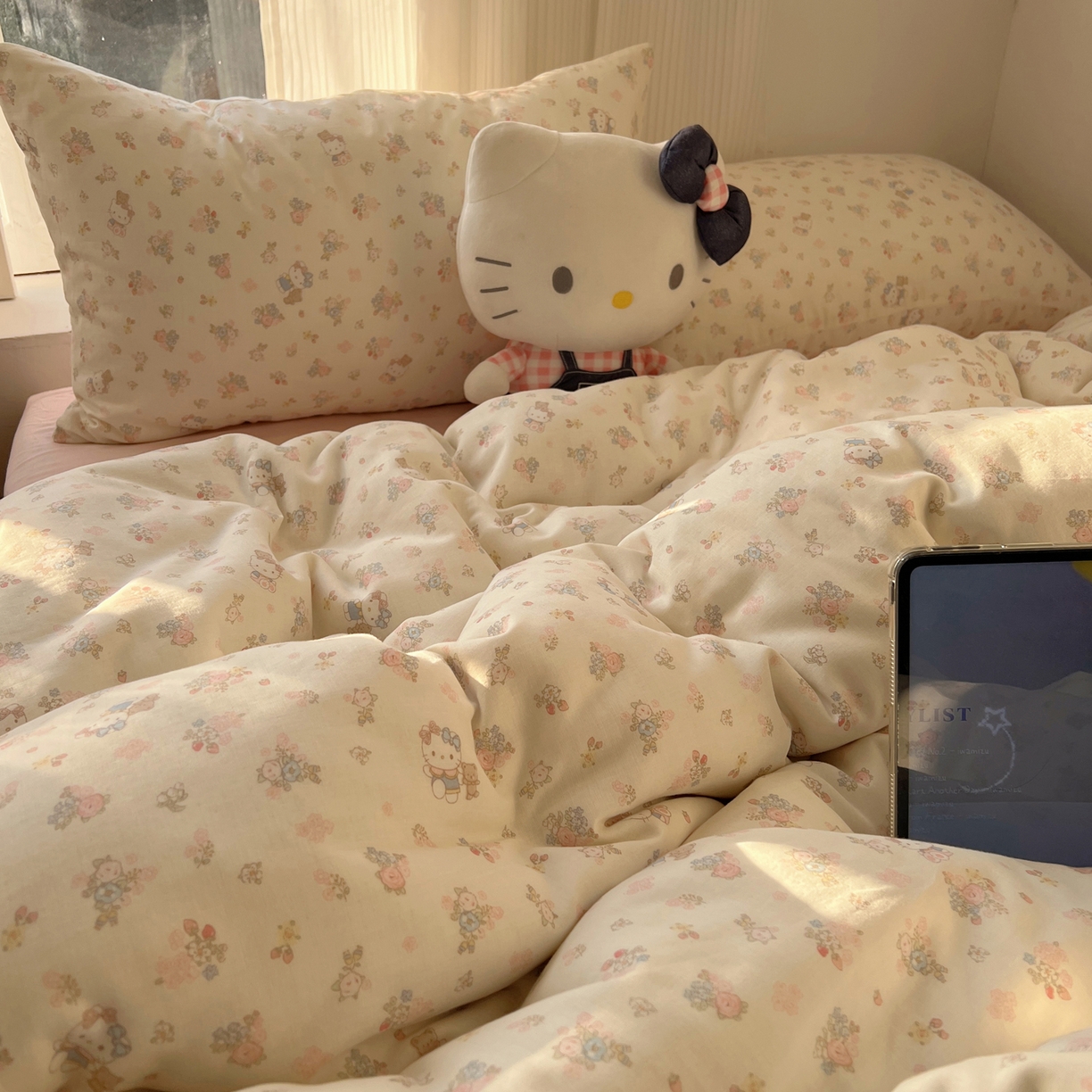 91家纺网 家纺一手货源 找家纺 六巷胡同 2026新款INS博主风卡通A类全棉双层纱四件套 双层纱-花圃萝莉猫