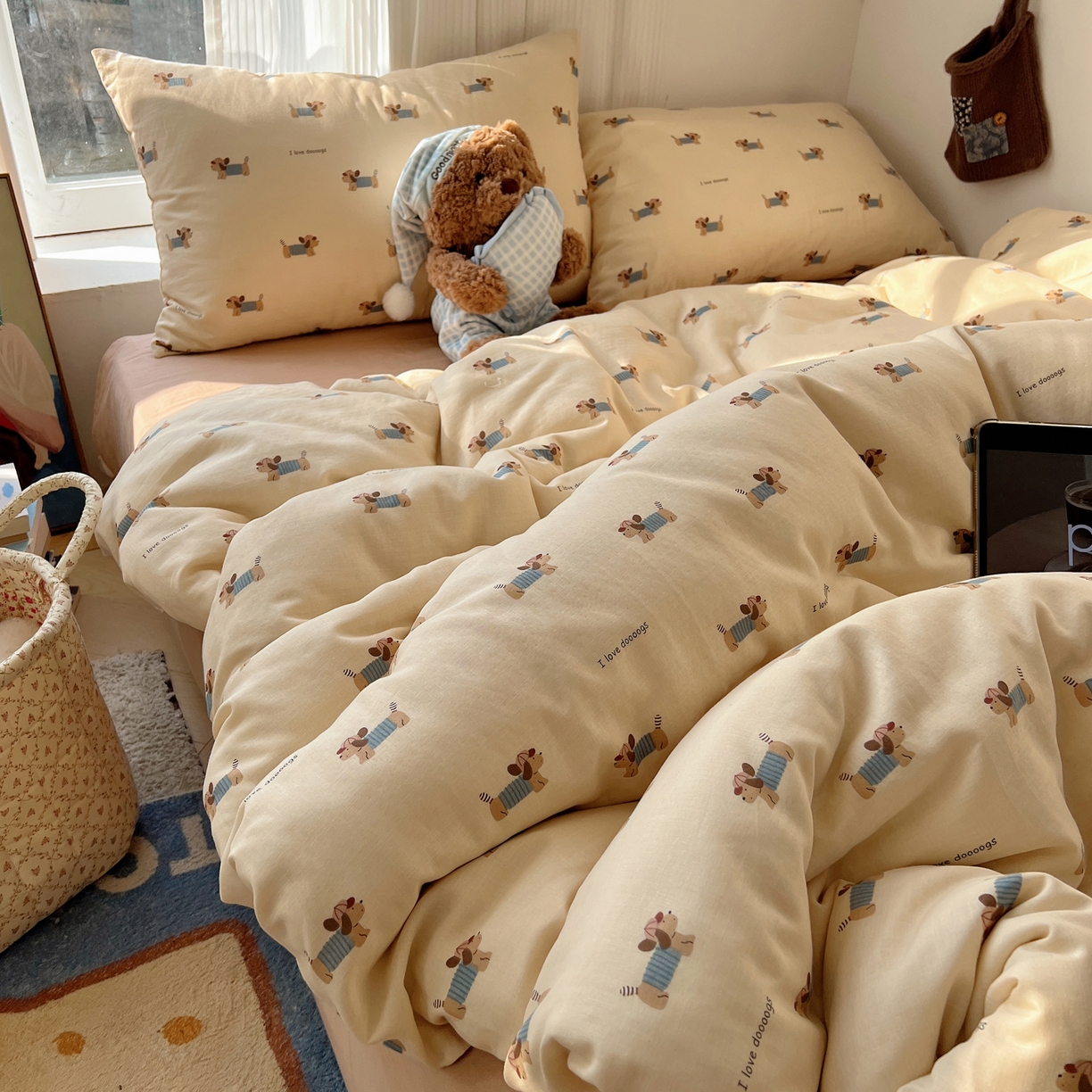 91家纺网 家纺一手货源 找家纺 六巷胡同 2026新款INS博主风卡通A类全棉双层纱四件套 双层纱-贝雷腊肠狗