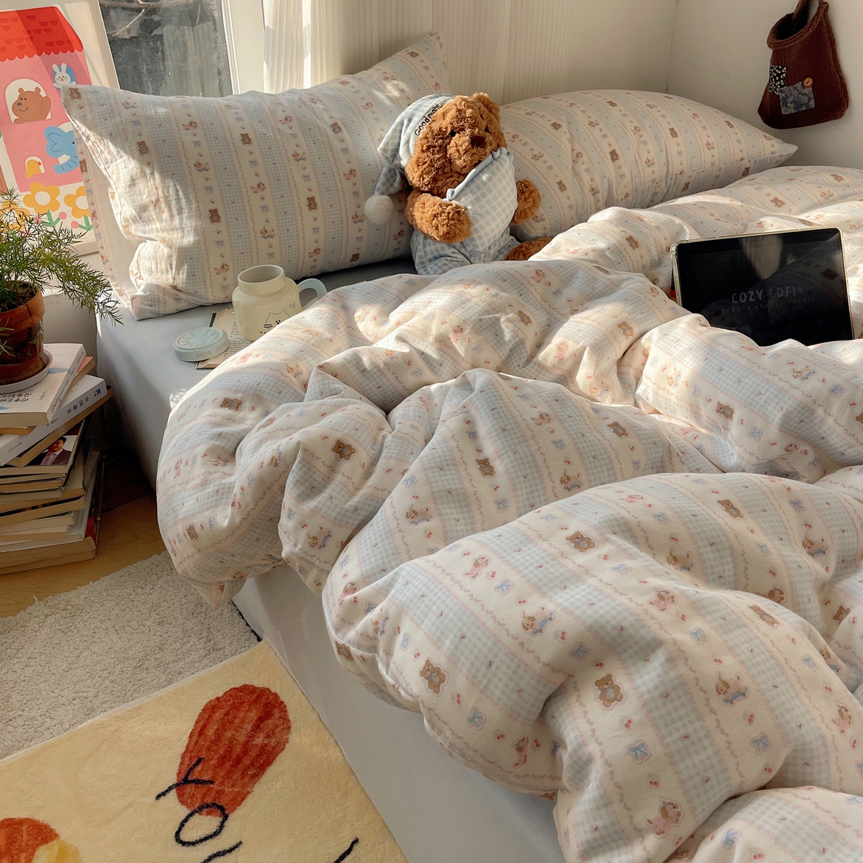 91家纺网 家纺一手货源 找家纺 六巷胡同 2026新款INS博主风卡通A类全棉双层纱四件套 双层纱-海盐樱桃熊