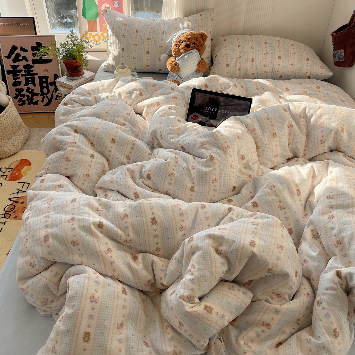 91家纺网 家纺一手货源 找家纺 六巷胡同 2026新款INS博主风卡通A类全棉双层纱四件套 双层纱-海盐樱桃熊