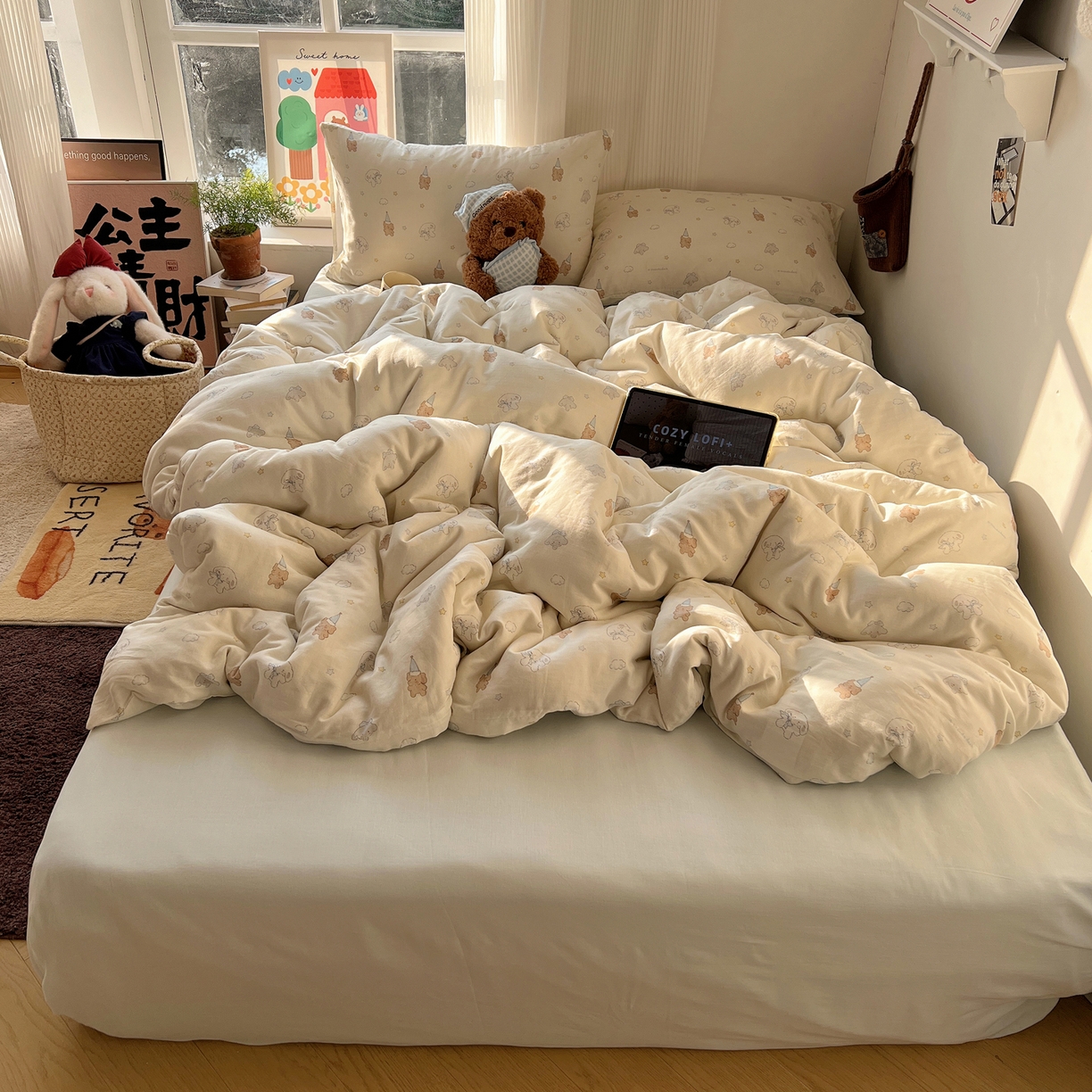 91家纺网 家纺一手货源 找家纺 六巷胡同 2026新款INS博主风卡通A类全棉双层纱四件套 双层纱-云朵苏萨犬