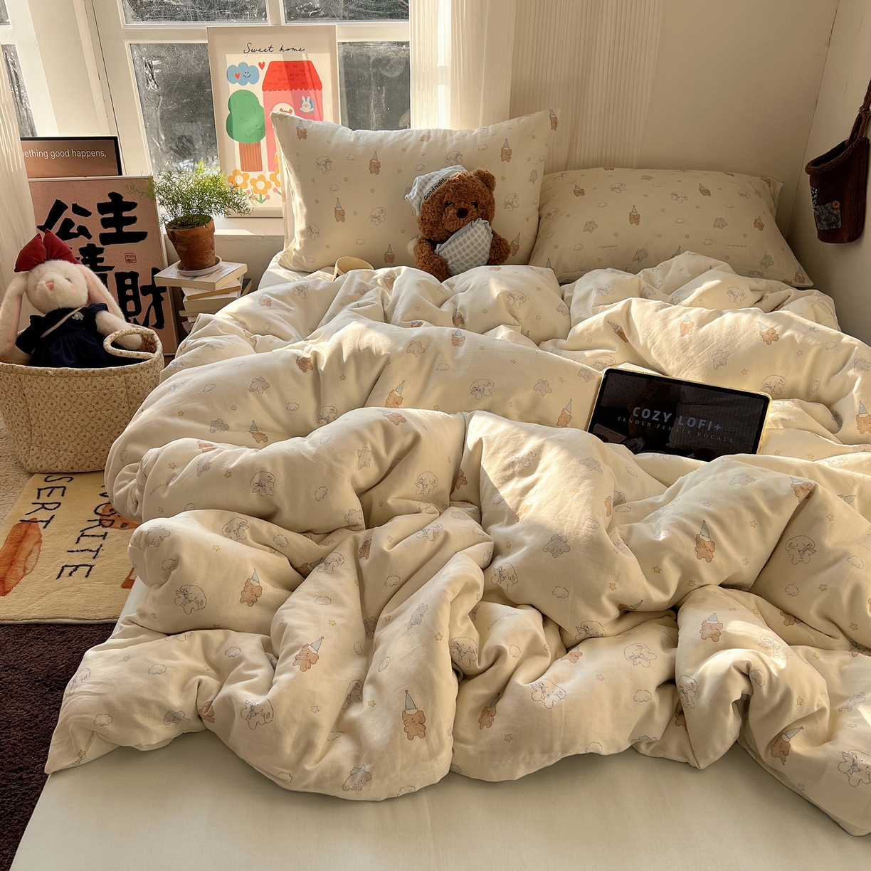 91家纺网 家纺一手货源 找家纺 六巷胡同 2026新款INS博主风卡通A类全棉双层纱四件套 双层纱-云朵苏萨犬