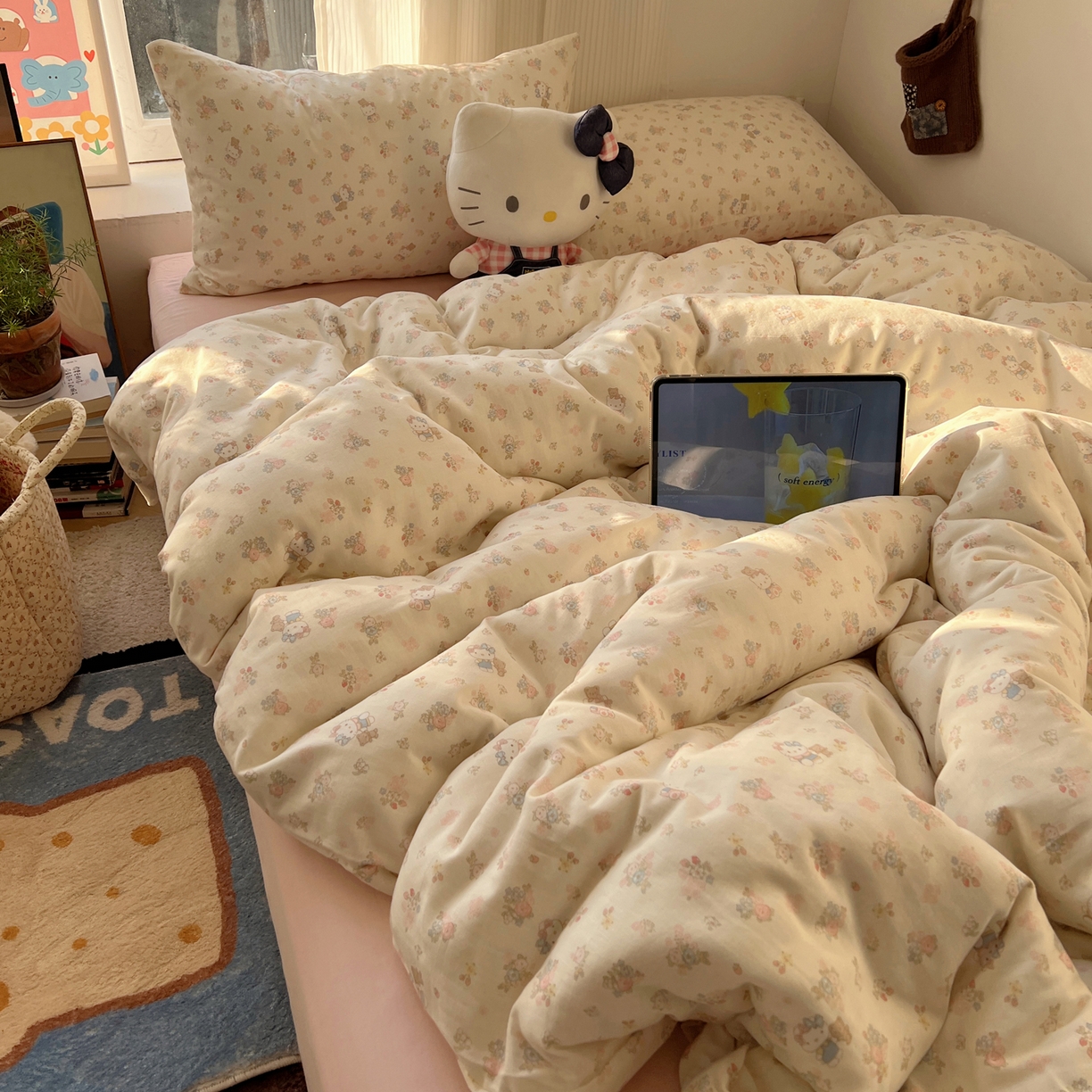91家纺网 家纺一手货源 找家纺 六巷胡同 2026新款INS博主风卡通A类全棉双层纱四件套 双层纱-花圃萝莉猫
