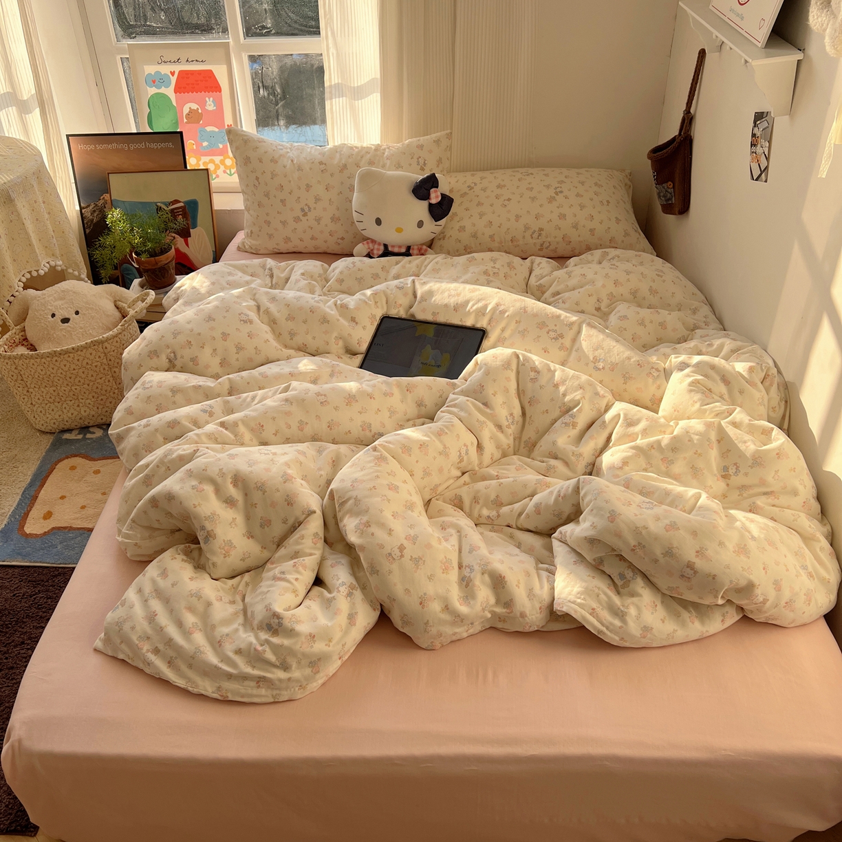 91家纺网 家纺一手货源 找家纺 六巷胡同 2026新款INS博主风卡通A类全棉双层纱四件套 双层纱-花圃萝莉猫