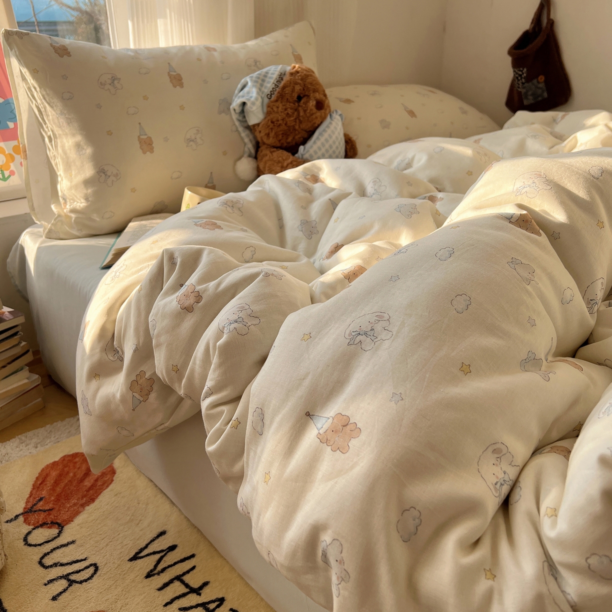 91家纺网 家纺一手货源 找家纺 六巷胡同 2026新款INS博主风卡通A类全棉双层纱四件套 双层纱-云朵苏萨犬