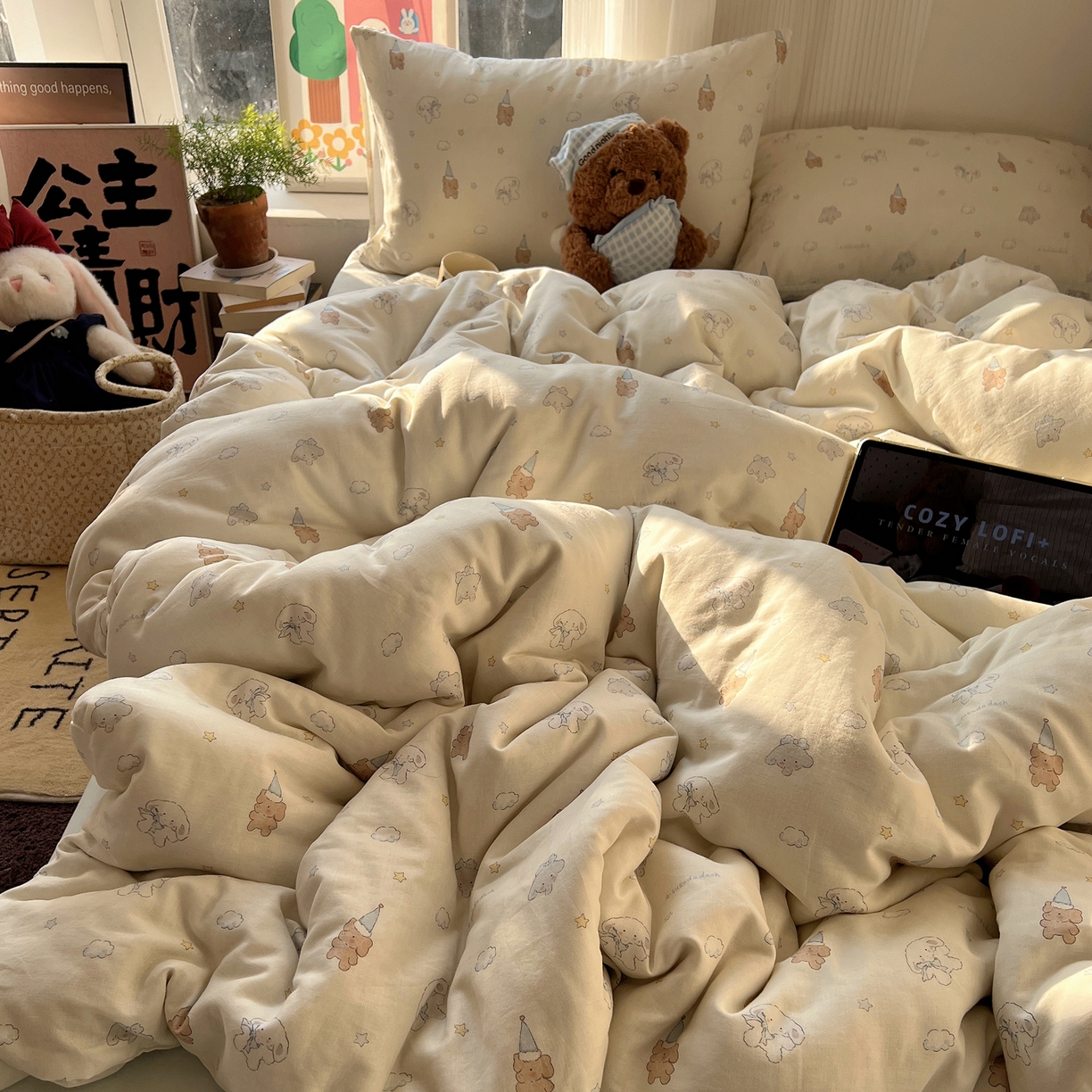 91家纺网 家纺一手货源 找家纺 六巷胡同 2026新款INS博主风卡通A类全棉双层纱四件套 双层纱-云朵苏萨犬