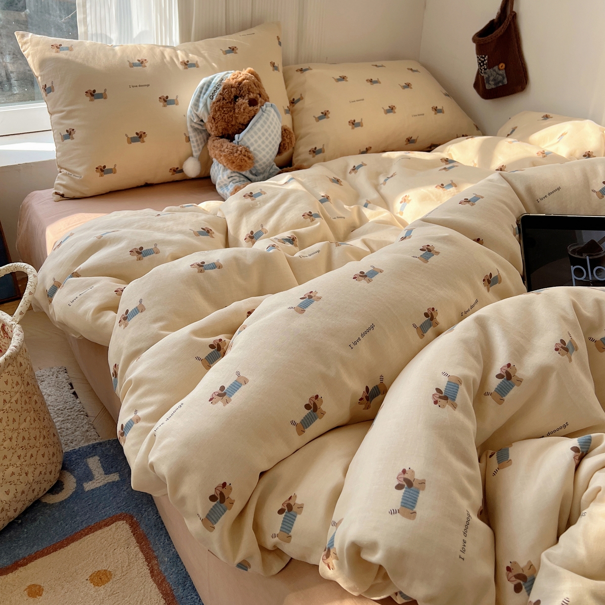 91家纺网 家纺一手货源 找家纺 六巷胡同 2026新款INS博主风卡通A类全棉双层纱四件套 双层纱-贝雷腊肠狗