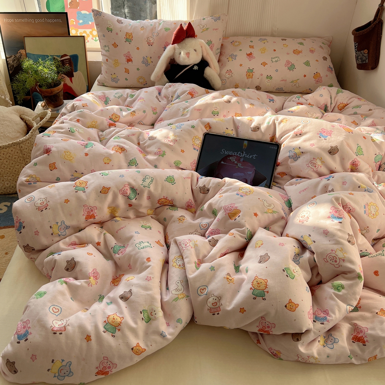 91家纺网 家纺一手货源 找家纺 六巷胡同 2026新款INS博主风卡通A类全棉双层纱四件套 双层纱-萌趣佩佩猪