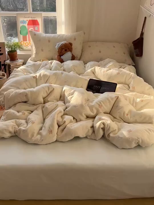 91家纺网 家纺一手货源 找家纺 六巷胡同 2026新款INS博主风卡通A类全棉双层纱四件套 双层纱-云朵苏萨犬