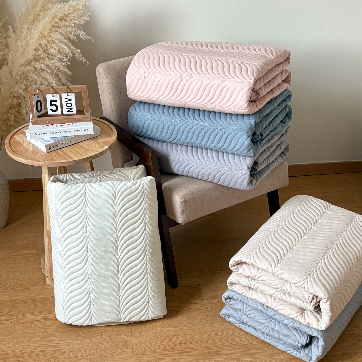 91家纺网 家纺一手货源 找家纺 居眠 2026新款叶链夹棉防水床笠 叠拍