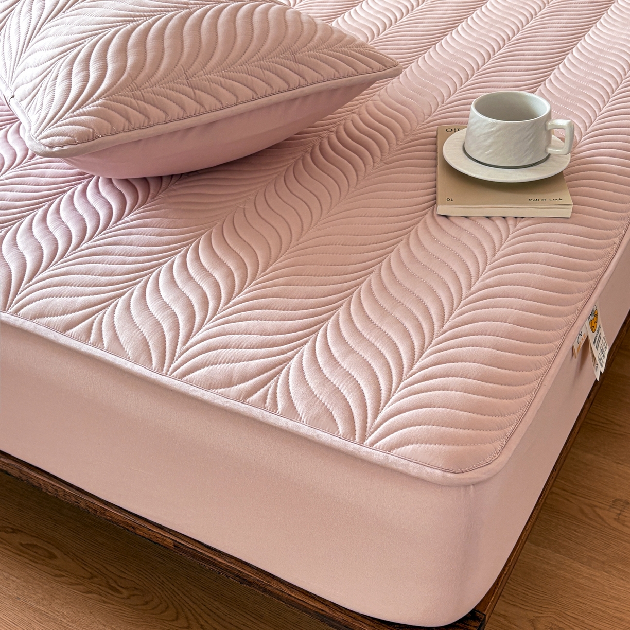 91家纺网 家纺一手货源 找家纺 居眠 2026新款叶链夹棉防水床笠 叶链-粉色