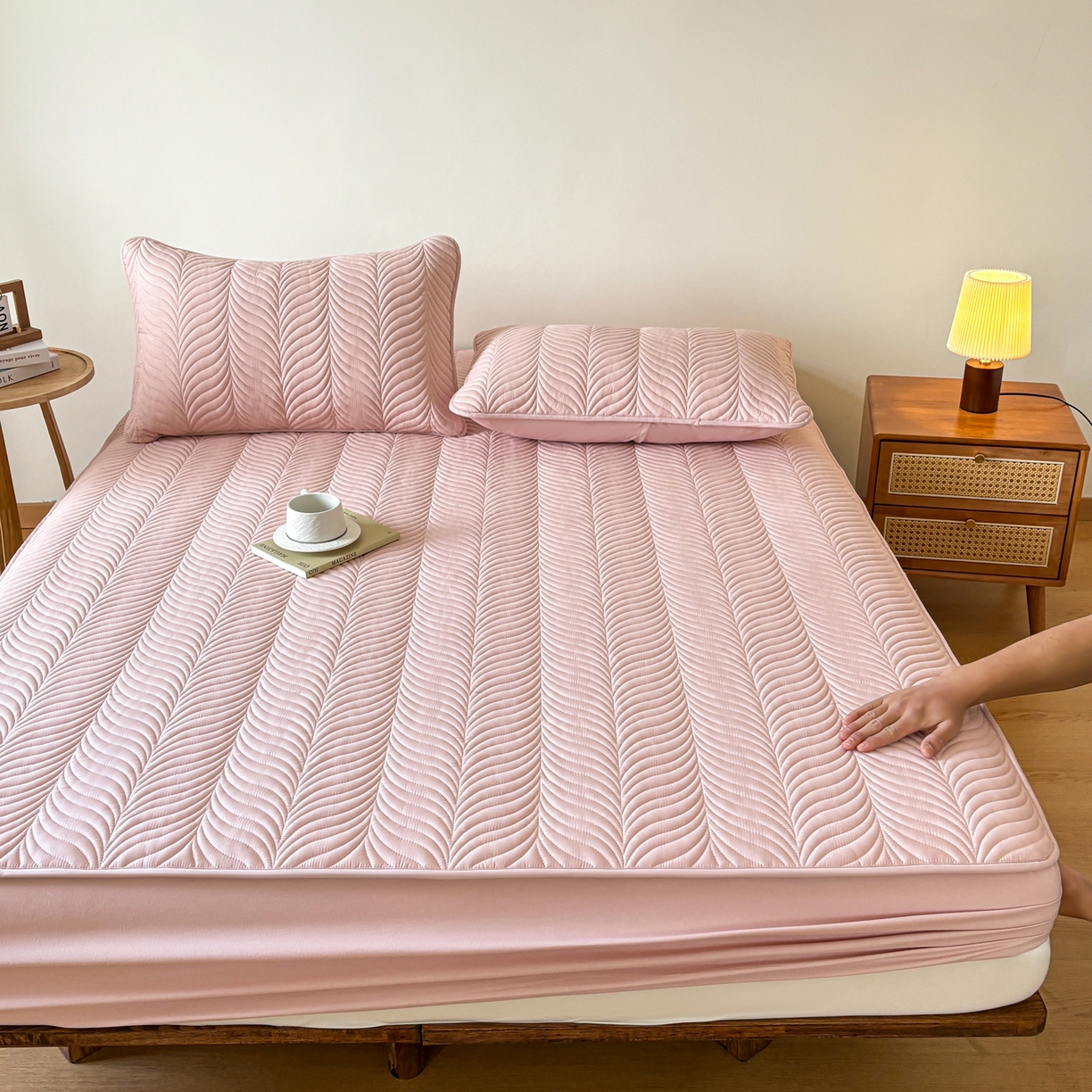 91家纺网 家纺一手货源 找家纺 居眠 2026新款叶链夹棉防水床笠 叶链-粉色