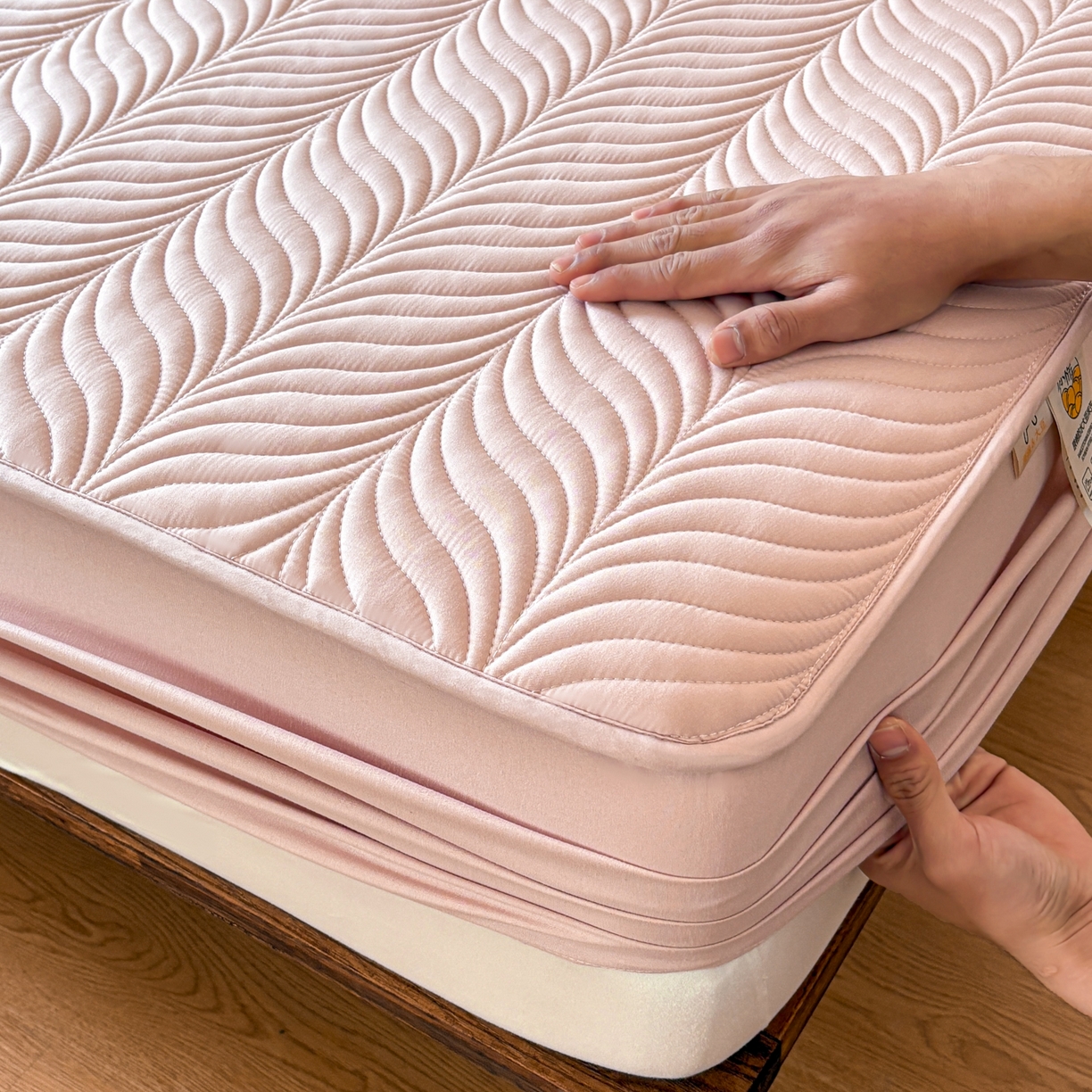 91家纺网 家纺一手货源 找家纺 居眠 2026新款叶链夹棉防水床笠 叶链-粉色