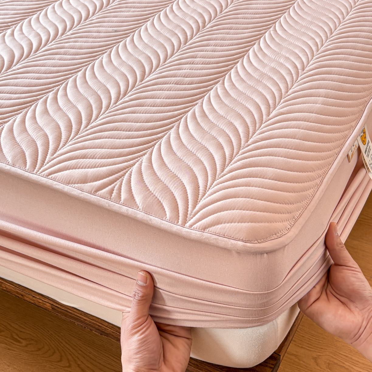 91家纺网 家纺一手货源 找家纺 居眠 2026新款叶链夹棉防水床笠 叶链-粉色