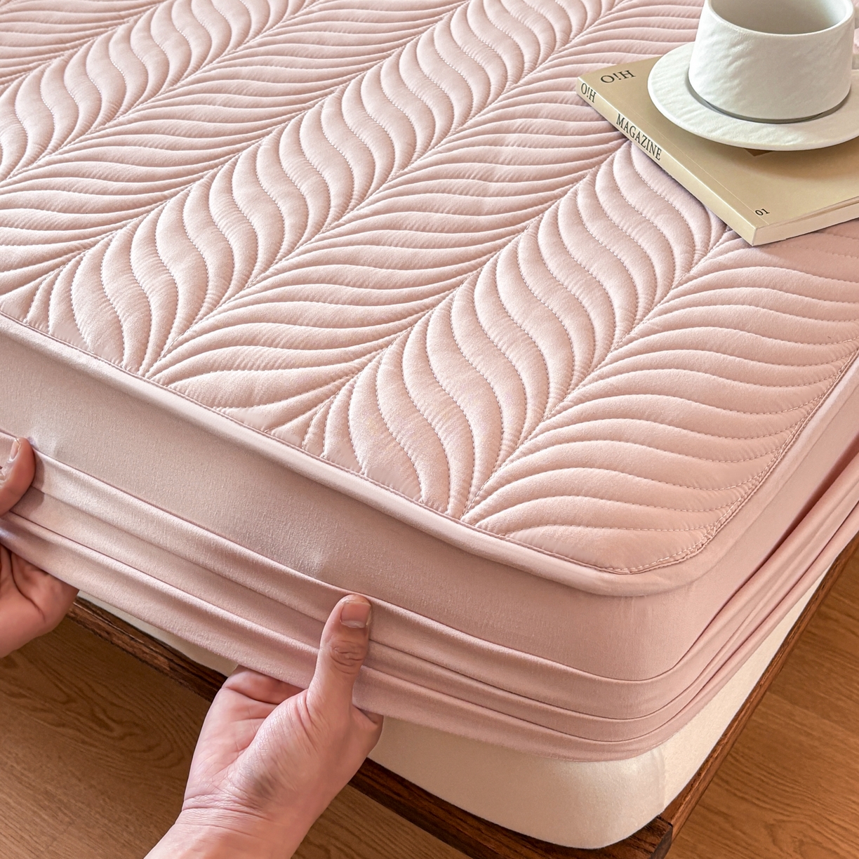 91家纺网 家纺一手货源 找家纺 居眠 2026新款叶链夹棉防水床笠 叶链-粉色