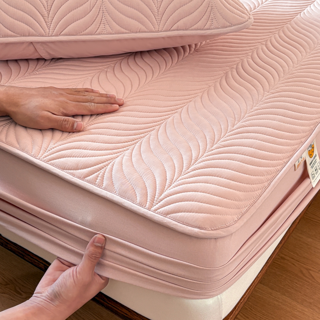 91家纺网 家纺一手货源 找家纺 居眠 2026新款叶链夹棉防水床笠 叶链-粉色