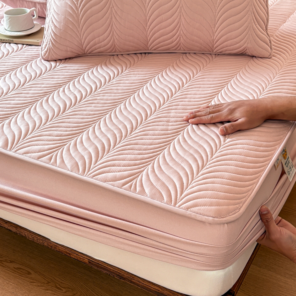 91家纺网 家纺一手货源 找家纺 居眠 2026新款叶链夹棉防水床笠 叶链-粉色