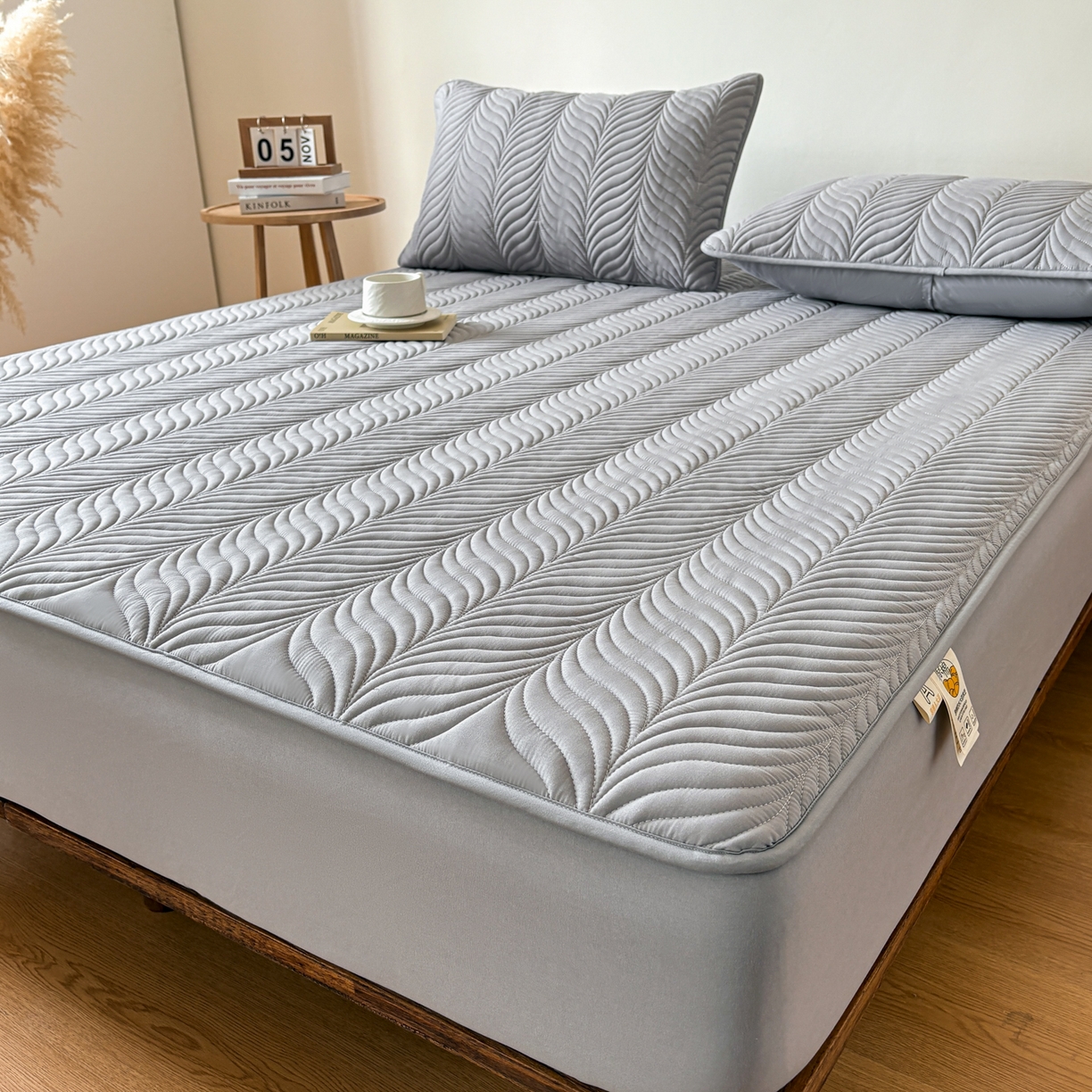 91家纺网 家纺一手货源 找家纺 居眠 2026新款叶链夹棉防水床笠 叶链-灰色