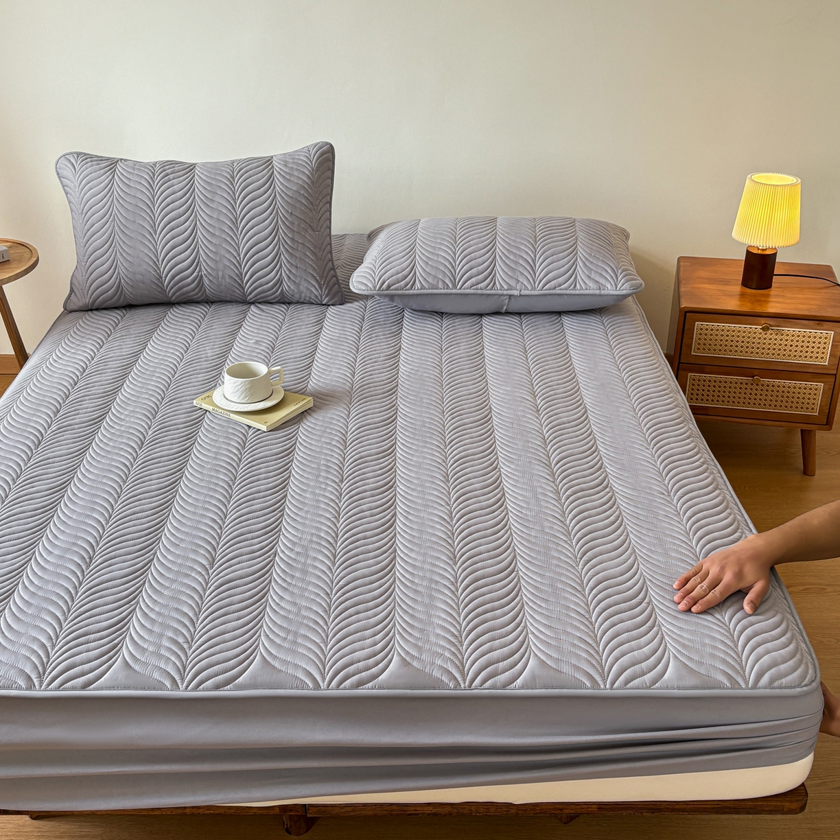 91家纺网 家纺一手货源 找家纺 居眠 2026新款叶链夹棉防水床笠 叶链-灰色