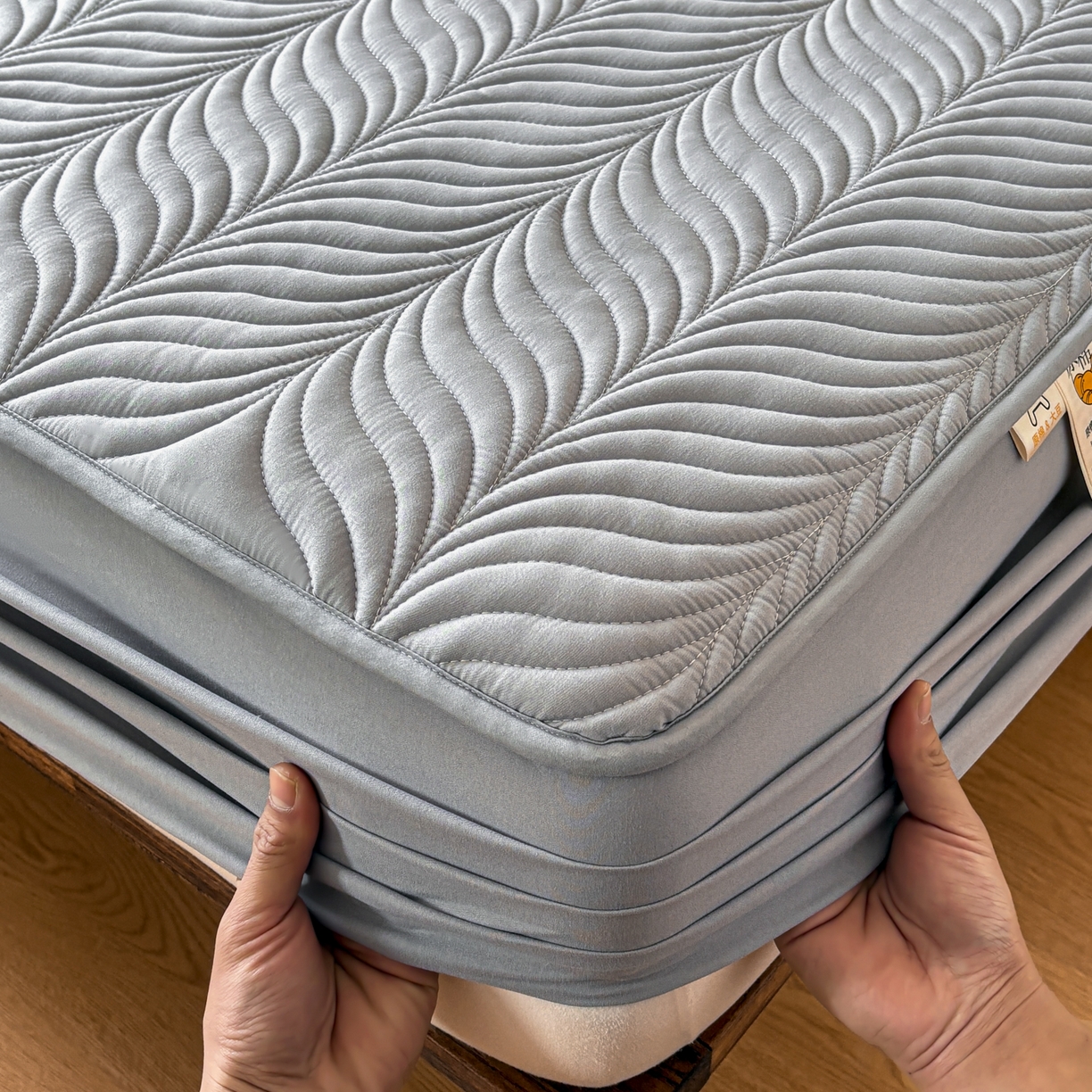 91家纺网 家纺一手货源 找家纺 居眠 2026新款叶链夹棉防水床笠 叶链-灰色