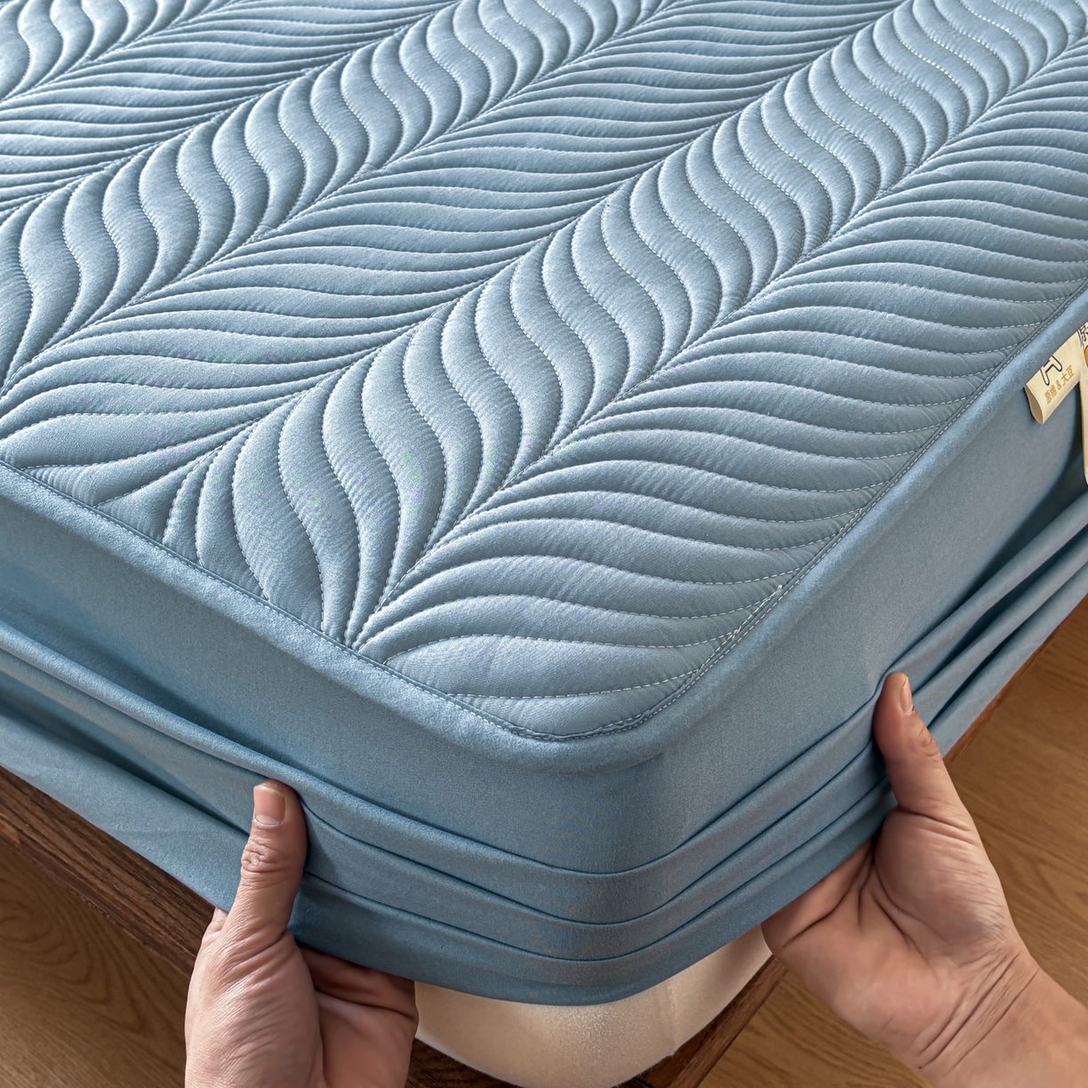 91家纺网 家纺一手货源 找家纺 居眠 2026新款叶链夹棉防水床笠 叶链-雾蓝