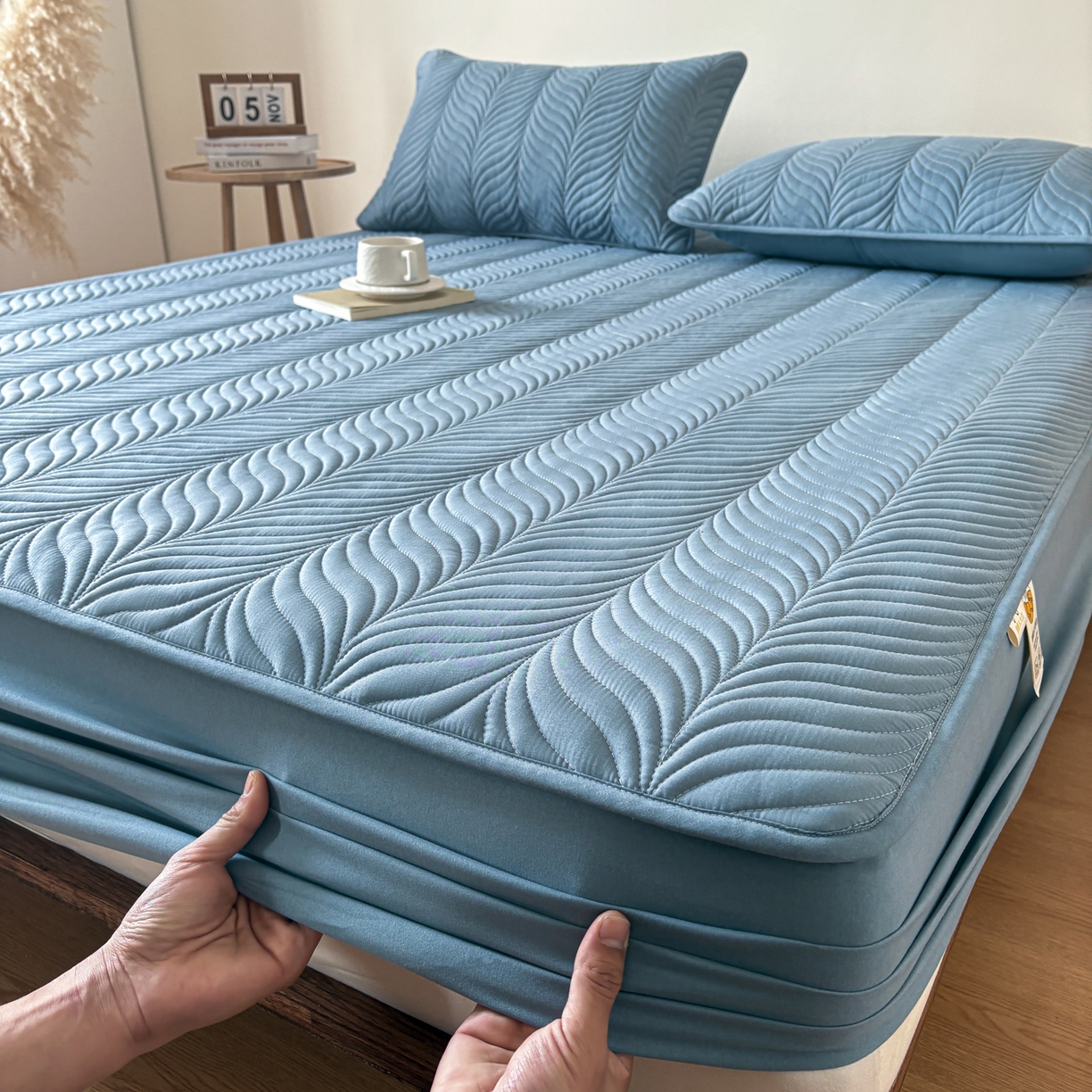 91家纺网 家纺一手货源 找家纺 居眠 2026新款叶链夹棉防水床笠 叶链-雾蓝