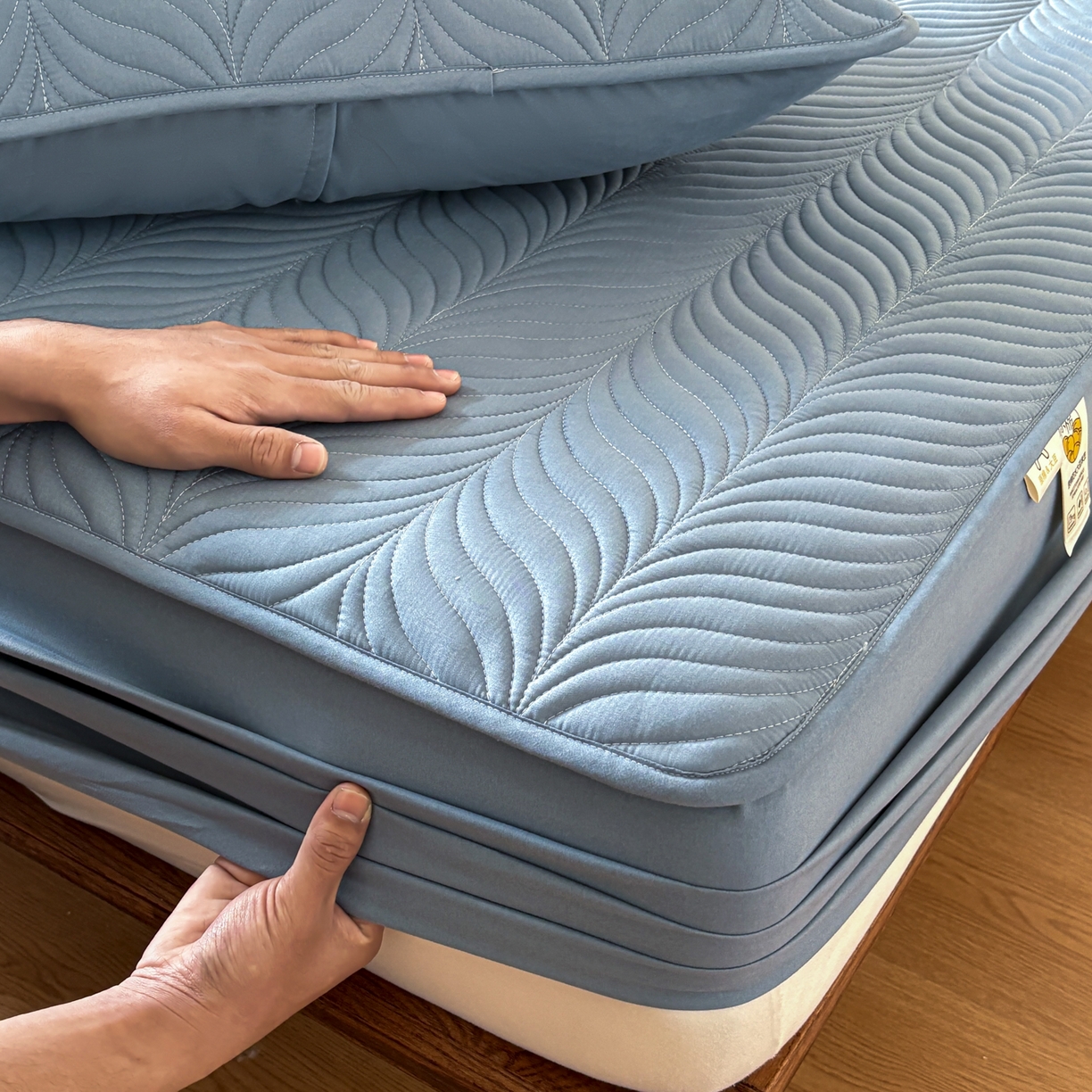 91家纺网 家纺一手货源 找家纺 居眠 2026新款叶链夹棉防水床笠 叶链-雾蓝