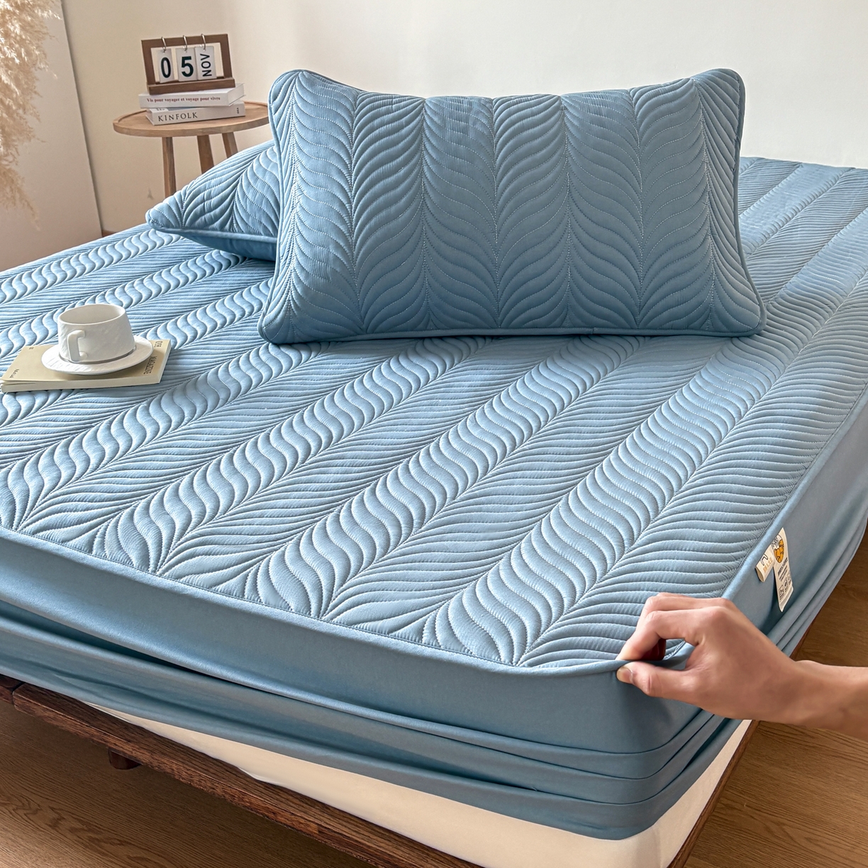 91家纺网 家纺一手货源 找家纺 居眠 2026新款叶链夹棉防水床笠 叶链-雾蓝