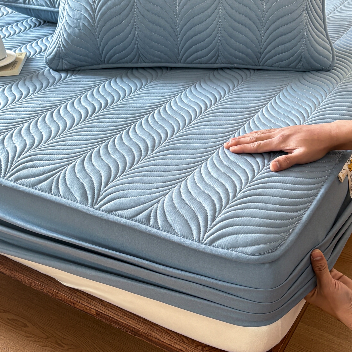 91家纺网 家纺一手货源 找家纺 居眠 2026新款叶链夹棉防水床笠 叶链-雾蓝