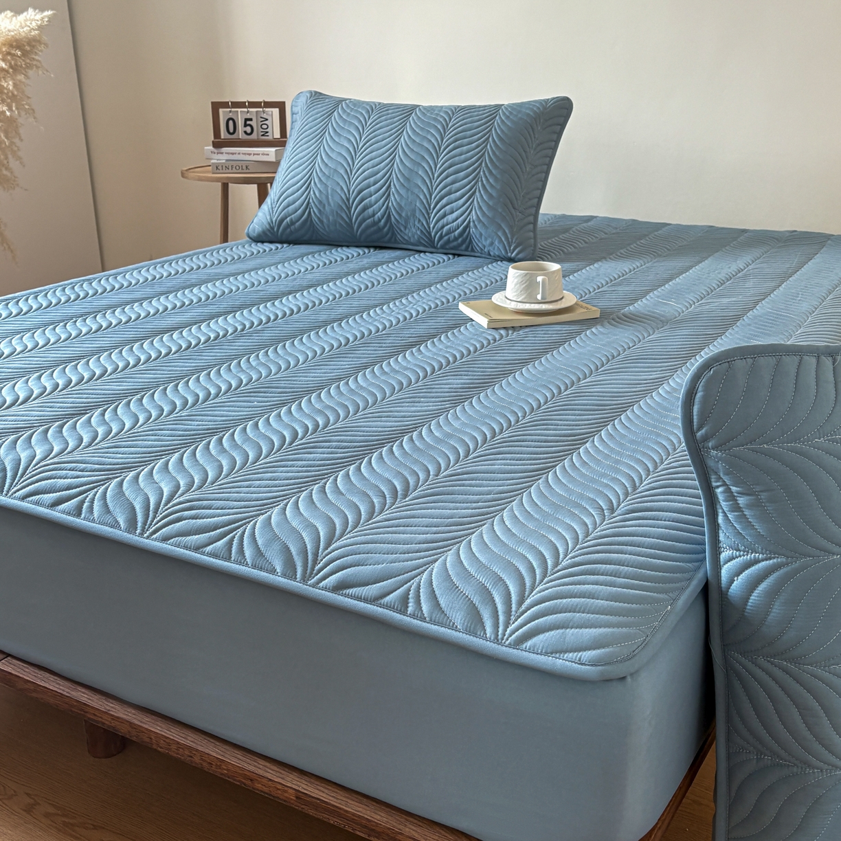 91家纺网 家纺一手货源 找家纺 居眠 2026新款叶链夹棉防水床笠 叶链-雾蓝