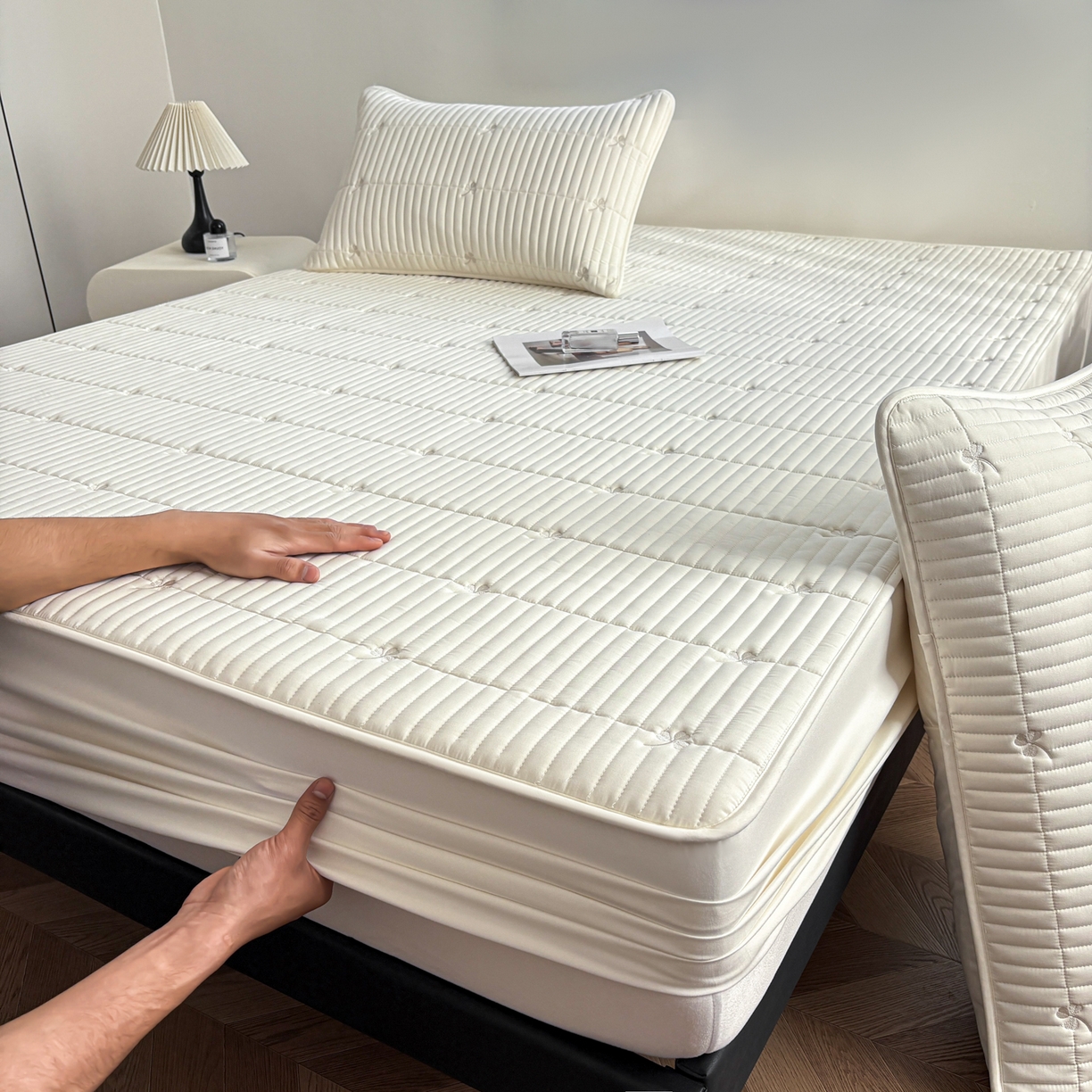 91家纺网 家纺一手货源 找家纺 （总）居眠 2026新款三叶草刺绣夹棉防水床笠