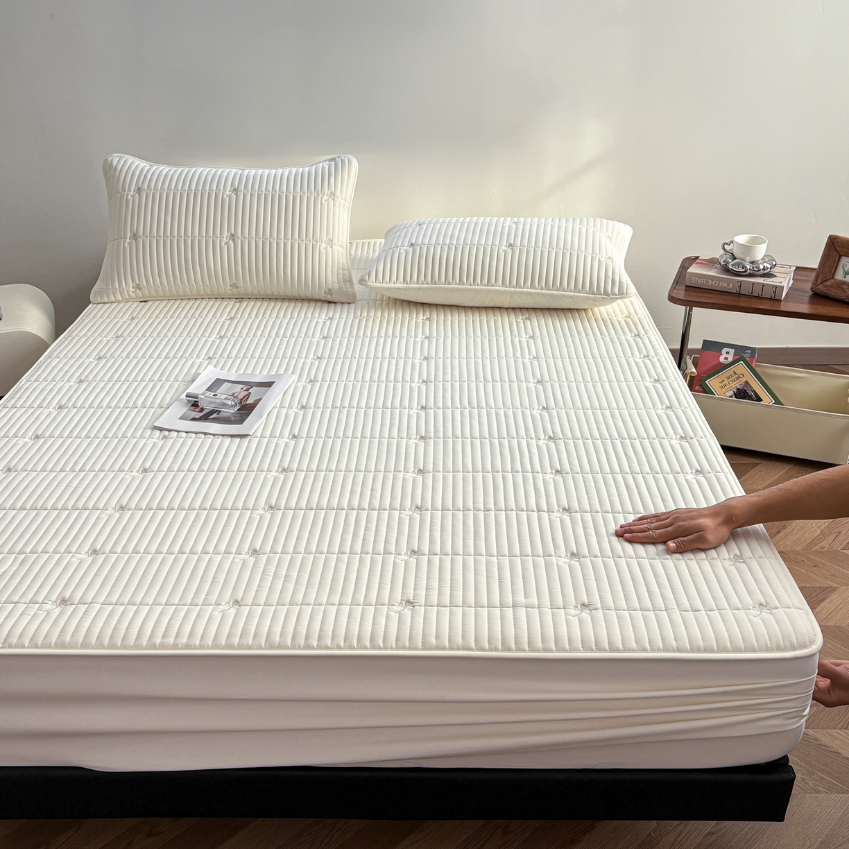 91家纺网 家纺一手货源 找家纺 （总）居眠 2026新款三叶草刺绣夹棉防水床笠