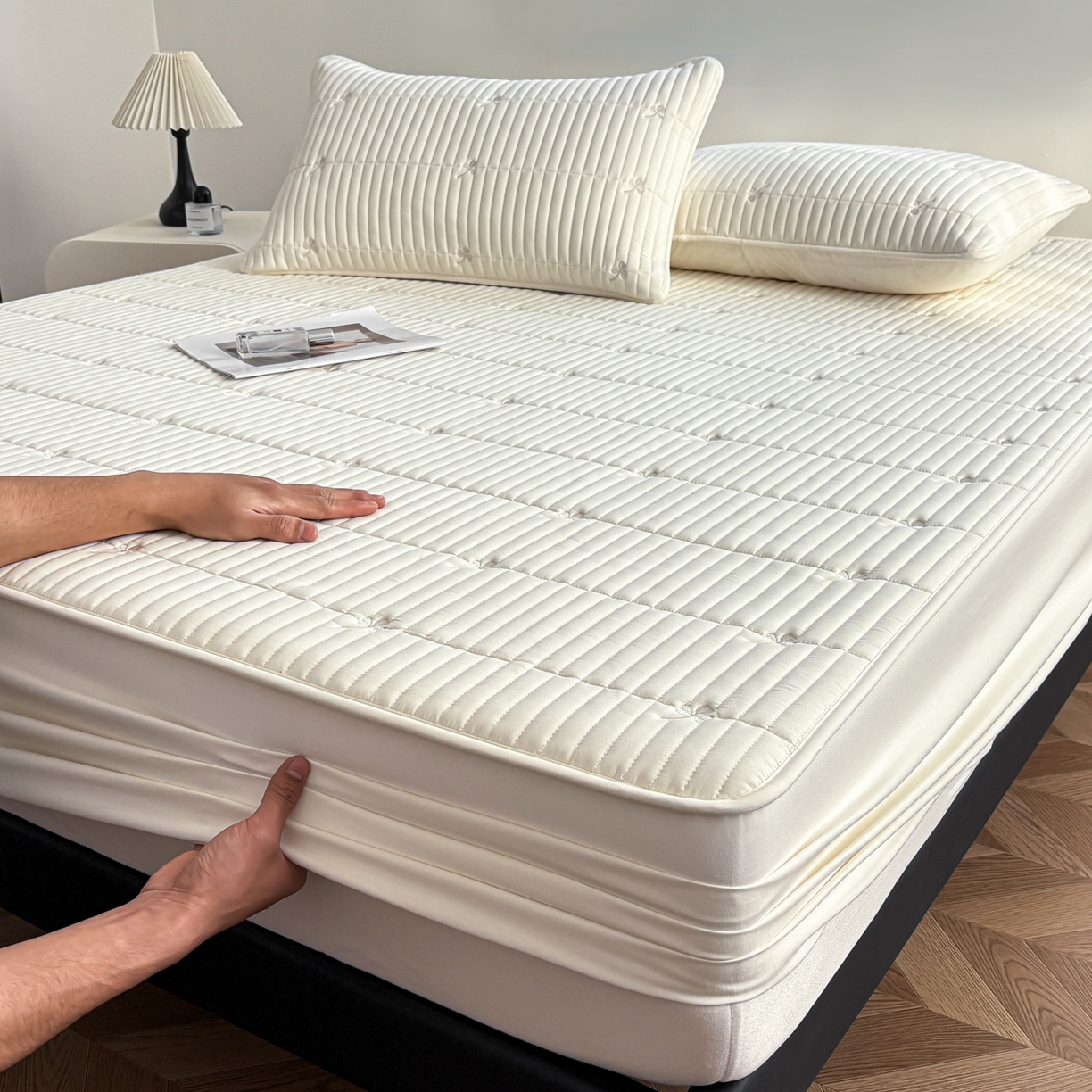 91家纺网 家纺一手货源 找家纺 （总）居眠 2026新款三叶草刺绣夹棉防水床笠