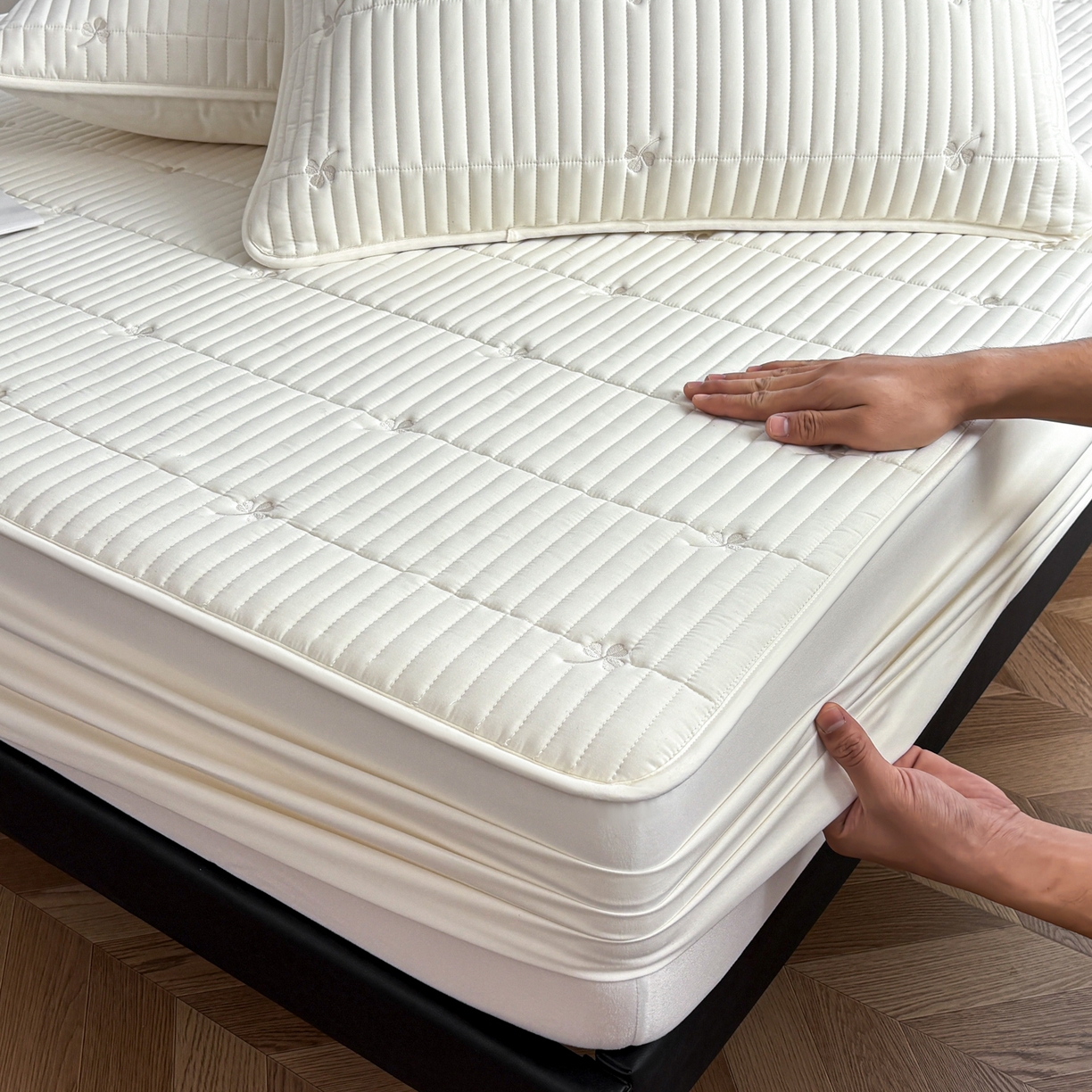 91家纺网 家纺一手货源 找家纺 （总）居眠 2026新款三叶草刺绣夹棉防水床笠